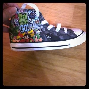 Teen titans toddler converse size 9